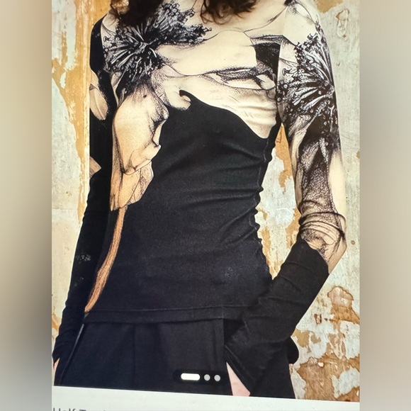 Black and cream turtleneck top bodycon with lovely script like print - Picture 1 of 3